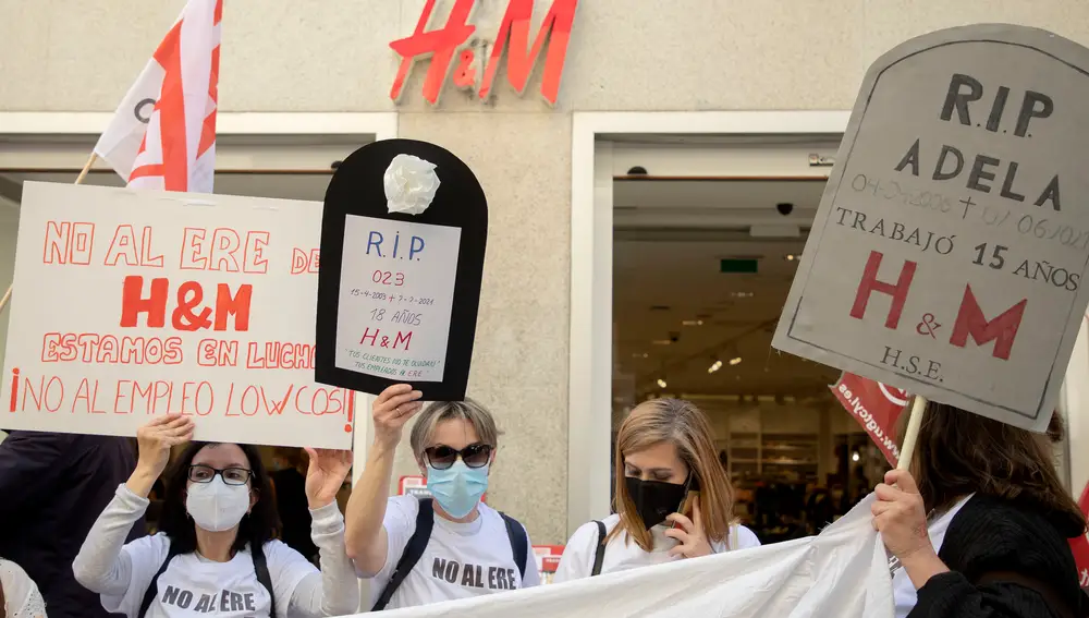 Concentración de protesta frente a H&M en Salamanca
