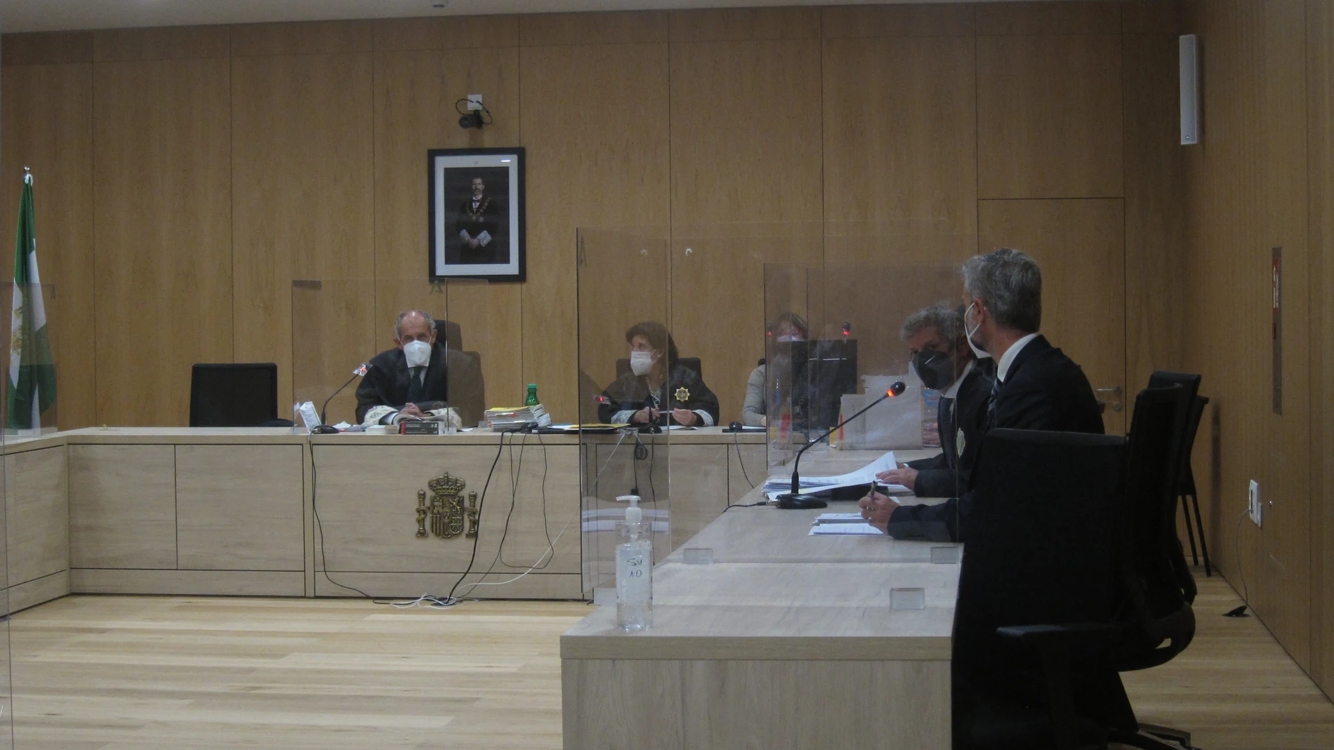 Tribunal profesional del juicio al varón de 95 años acusado de asesinar a su mujer enferma de Alzheimer