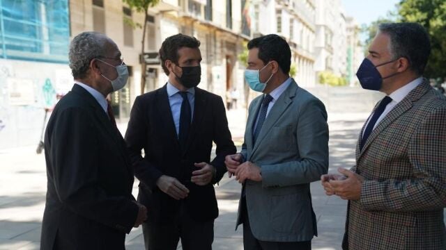 De izquierda a derecha, Francisco de la Torre, Pablo Casado, Juanma Moreno y Elías Bendodo, este viernes en Málaga