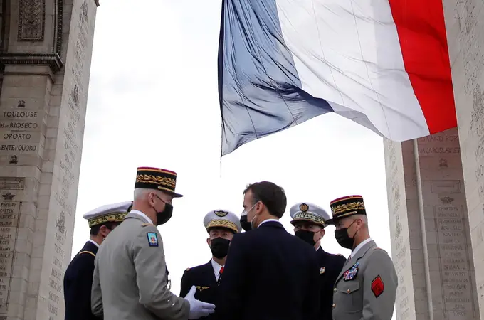 Militares franceses en activo alertan de nuevo de “una guerra civil”