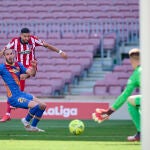 Carrasco dispara a portería