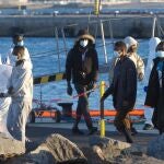 Rescatan una neumática con 50 inmigrantes en alta mar al sur de Fuerteventura
