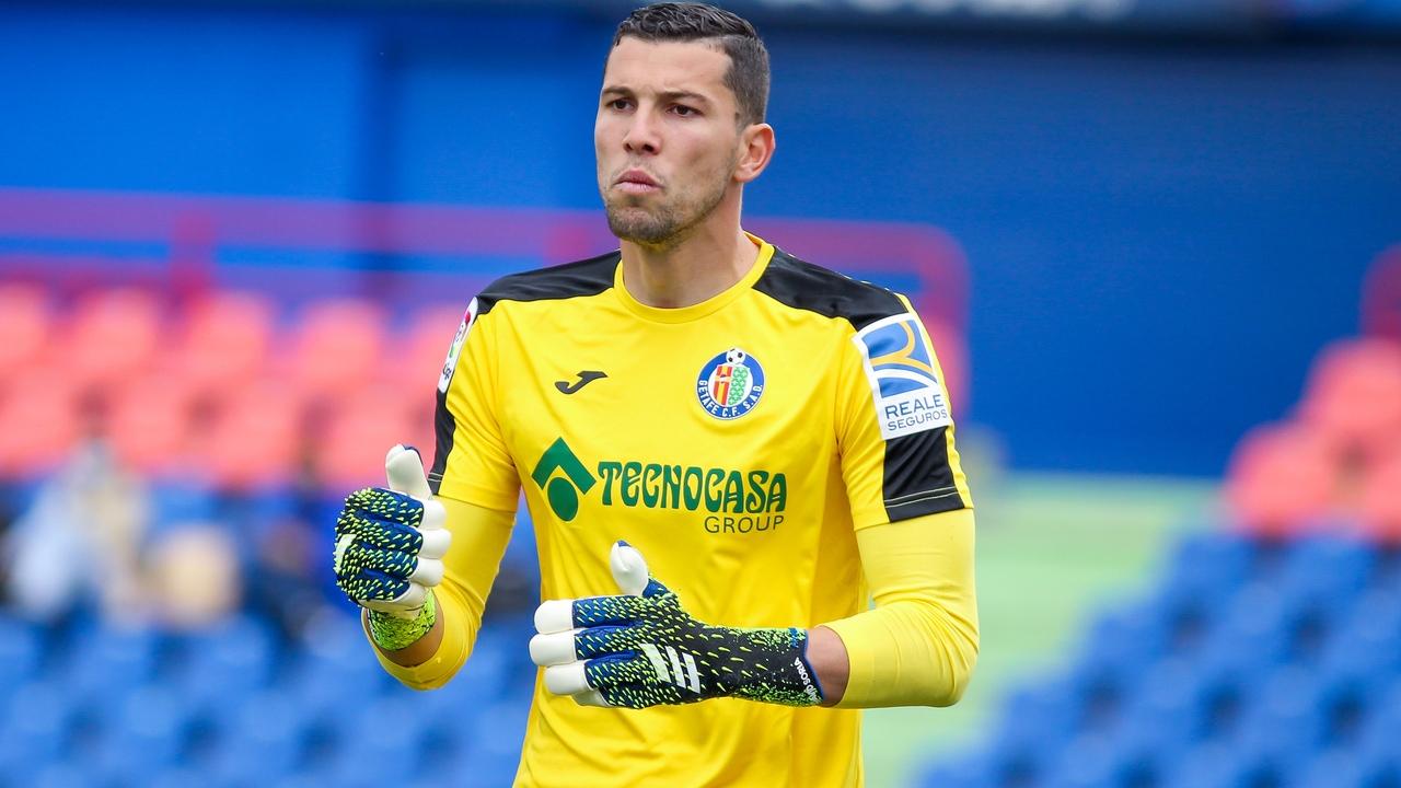 They ask David Soria about his frustrated signing for Real Madrid