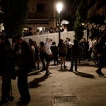 Numerosos jóvenes se han reunido en el centro de Madrid para celebrar el fin del estado de alarma