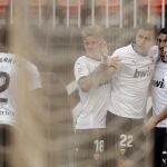 Los jugadores del Valencia celebran un gol.
