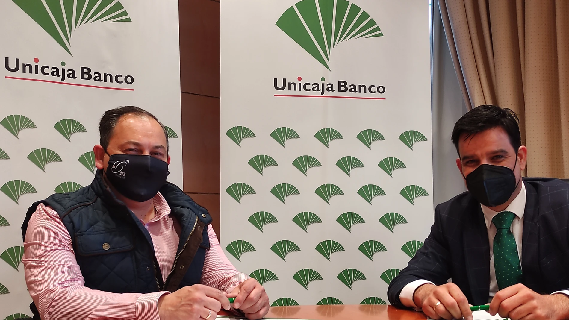 José Antonio de Castro firma el convenio con Manuel Rubio