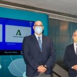 Reunión del consejero de la Presidencia de la Junta de Andalucía, Elías Bendodo, con el presidente de Telefónica España, Emilio Gayo