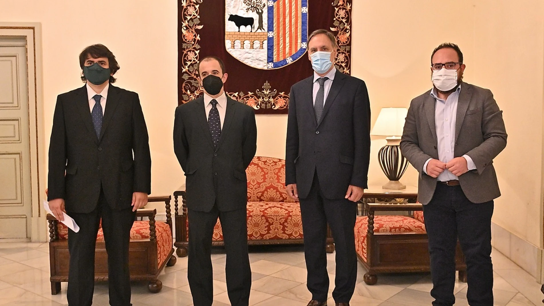 El alcalde Carlos García Carbayo se reúne con los representantes de la Asociación "Tren Salamanca"