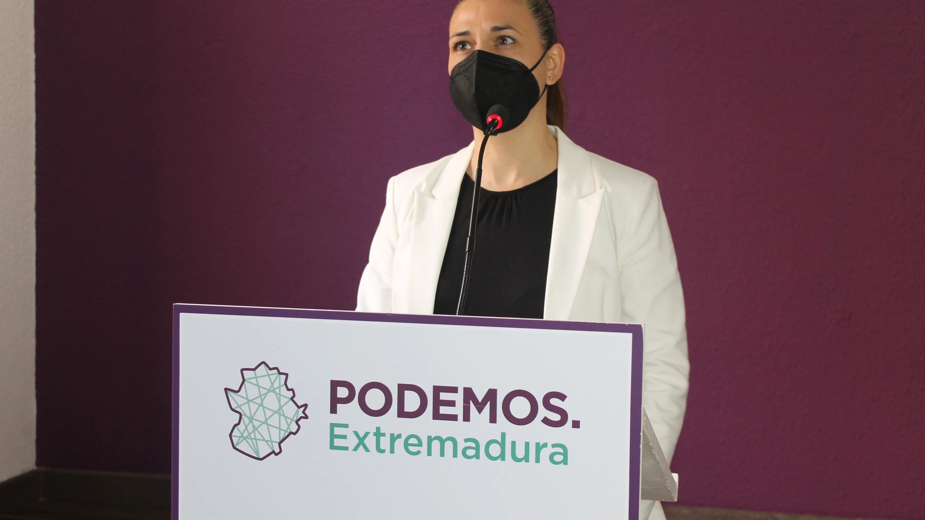 La portavoz de Podemos Extremadura, Mavi Mata, en rueda de prensa
