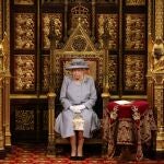 La reina Isabel II en la apertura del Parlamento británico