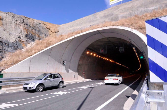 Tunel de Piqueras en la N-111 que une La Rioja y Soria