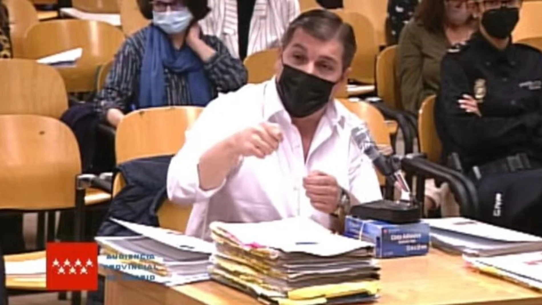 Captura de video de la señal institucional del Tribunal Superior de Justicia que muestra al acusado César Román Viruete, conocido como el Rey del Cachopo