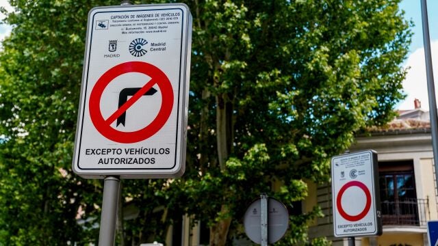 Una señal indicativa de Madrid Central en una vía de la capital
