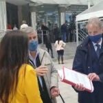 Javier Marín muestra a los medios la denuncia interpuesta en los juzgados de Instrucción de plaza de Castilla de Madrid