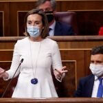 La portavoz del PP, Cuca Gamarra, durante su intervención en la sesión de control al Ejecutivo de este miércoles en el Congreso