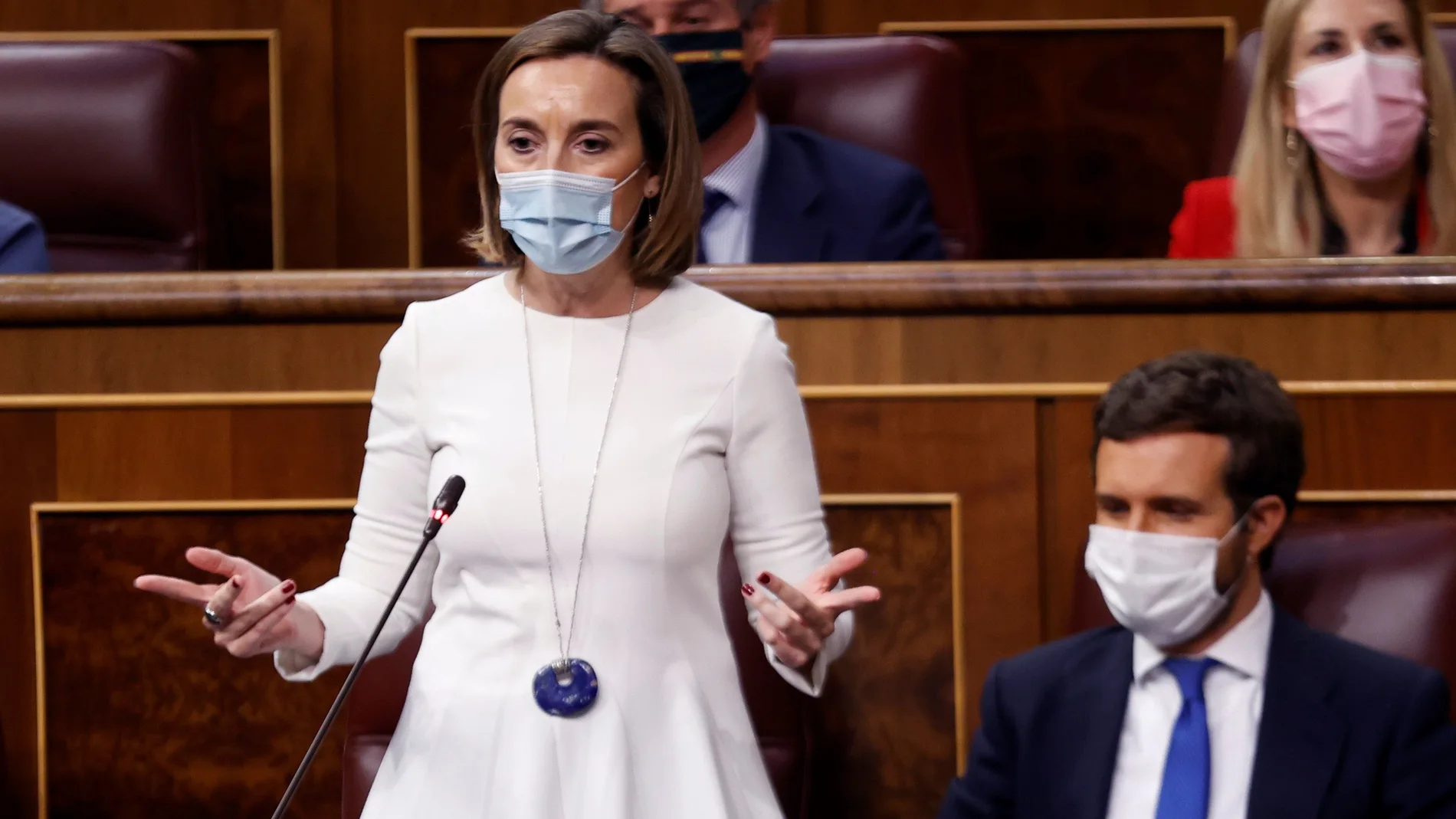 La portavoz del PP, Cuca Gamarra, durante su intervención en la sesión de control al Ejecutivo de este miércoles en el Congreso