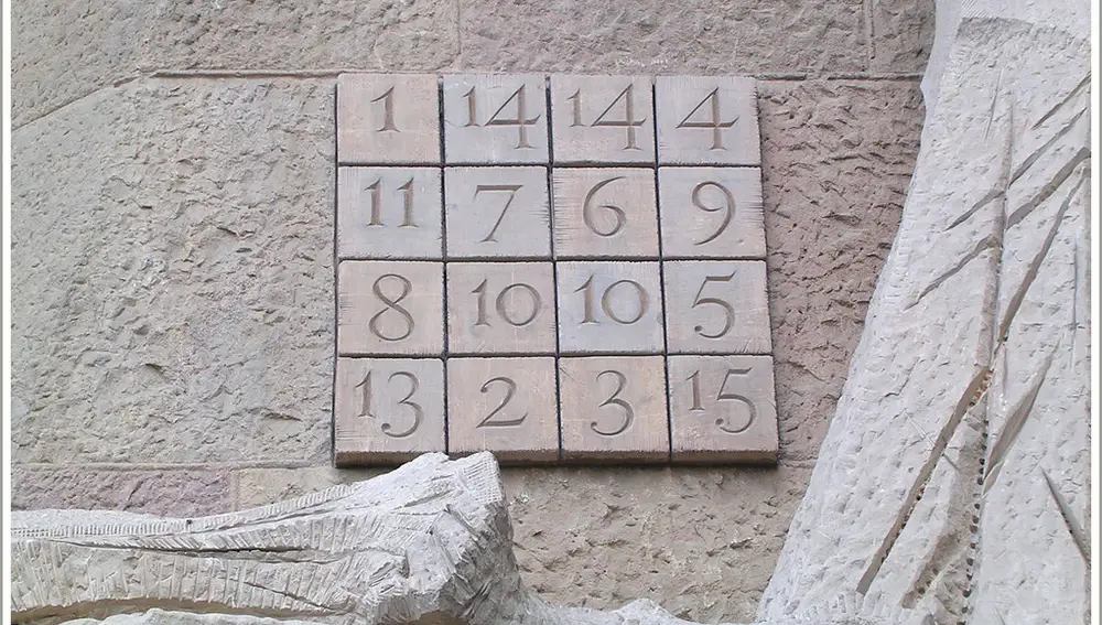El sudoku o cuadrado mágico imperfecto en la Sagrada Familia.