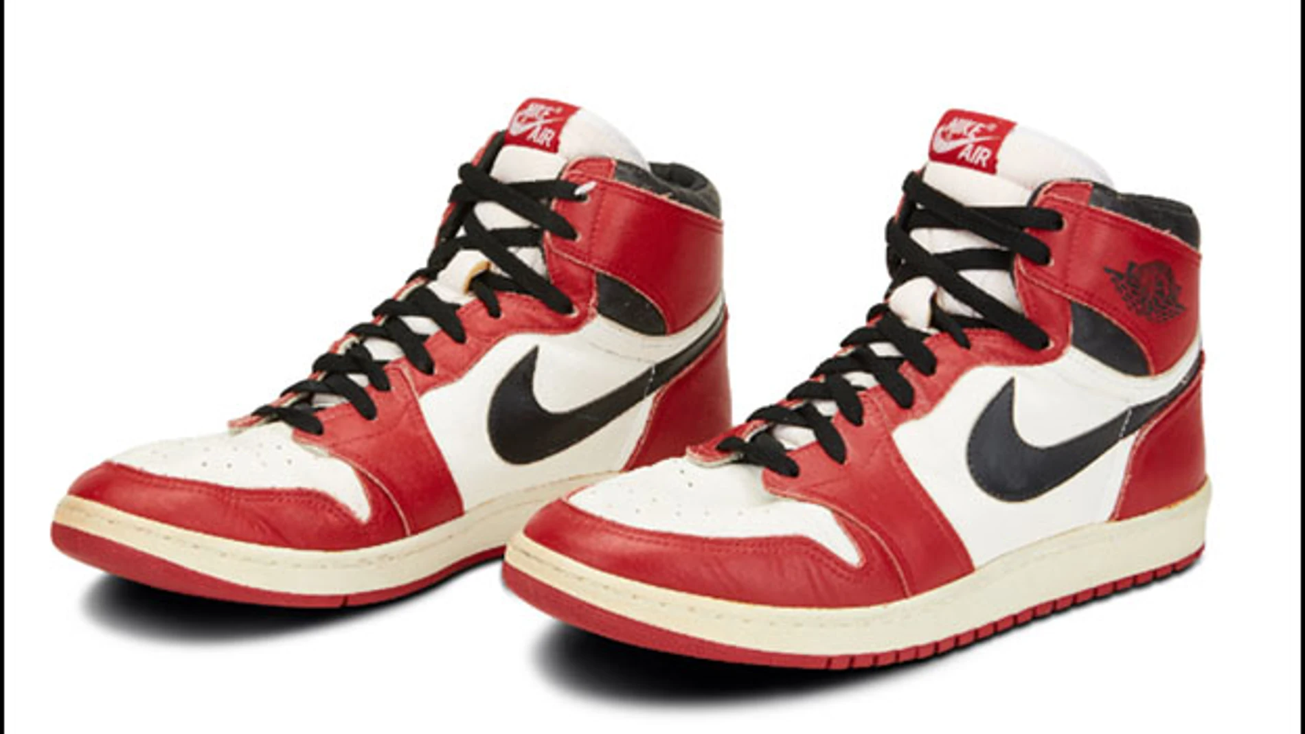 Modelo Air Jordan 1 de Nike subastado por Sotheby's a través de internet.