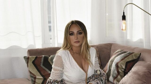 Rocío Flores con vestido estampado/ Instagram @rotrece