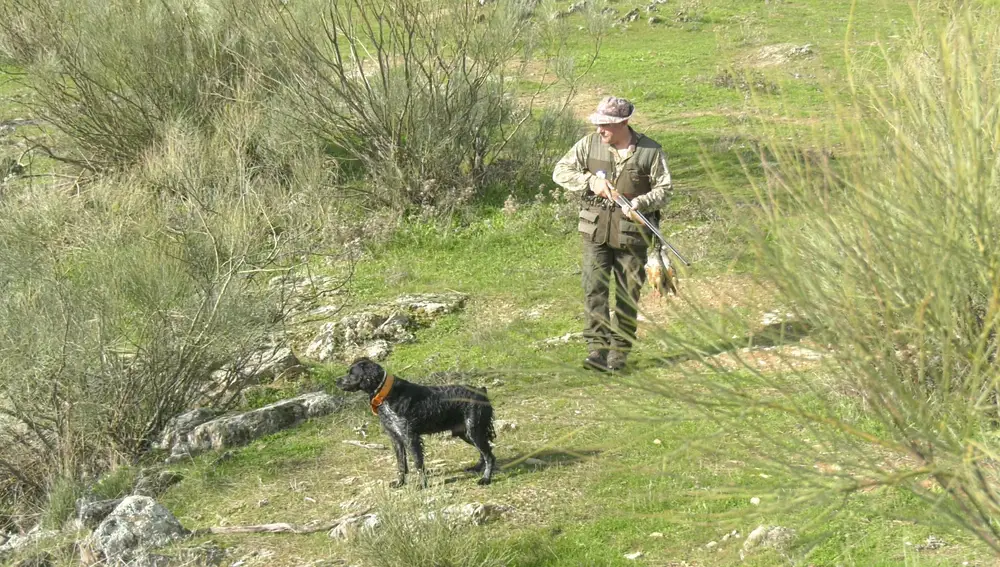 Manuel Gallardo practicando la caza menor con perro