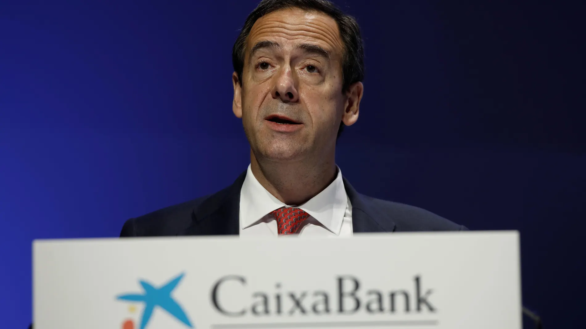 El consejero delegado de CaixaBank, Gonzalo Gortázar, en la junta general ordinaria de accionistas de CaixaBank