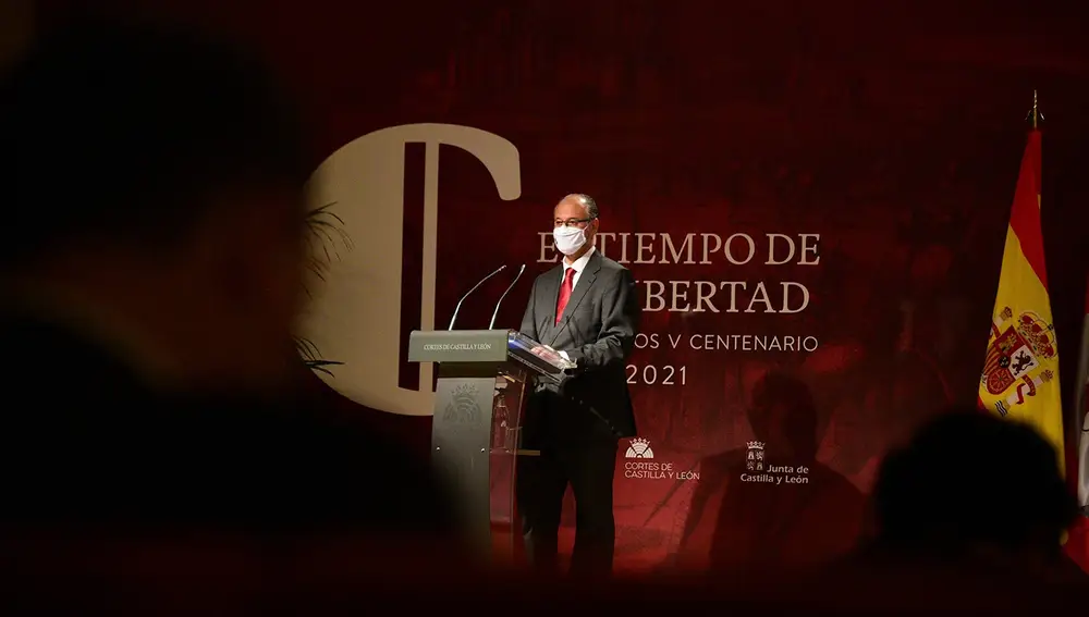El presidente de las Cortes, Luis Fuentes, durante la presentación del Congreso