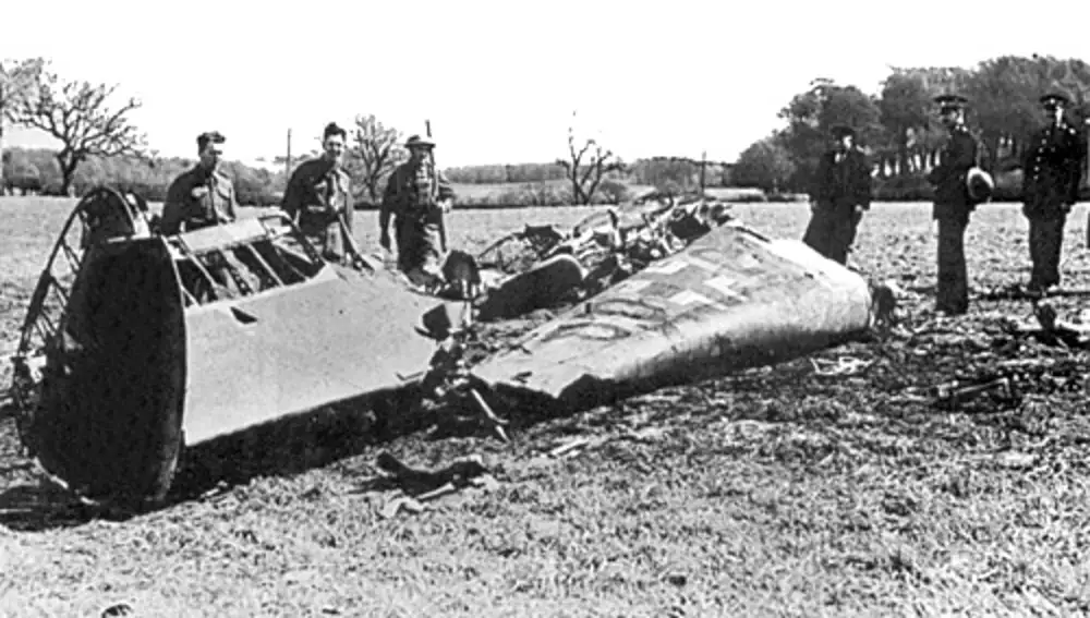 Los restos del avión en que llegó Rudolf Hess a Reino Unido