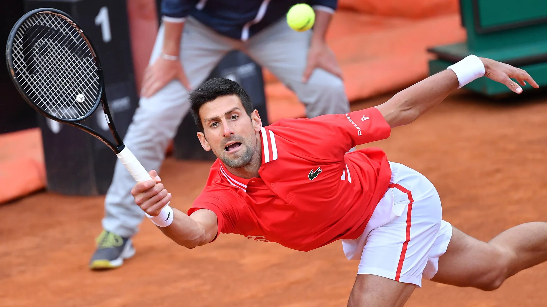 Djokovic demostró que está en plena forma y ganó a Tsitsipas y a Sonego el sábado, en cuartos y semifinales