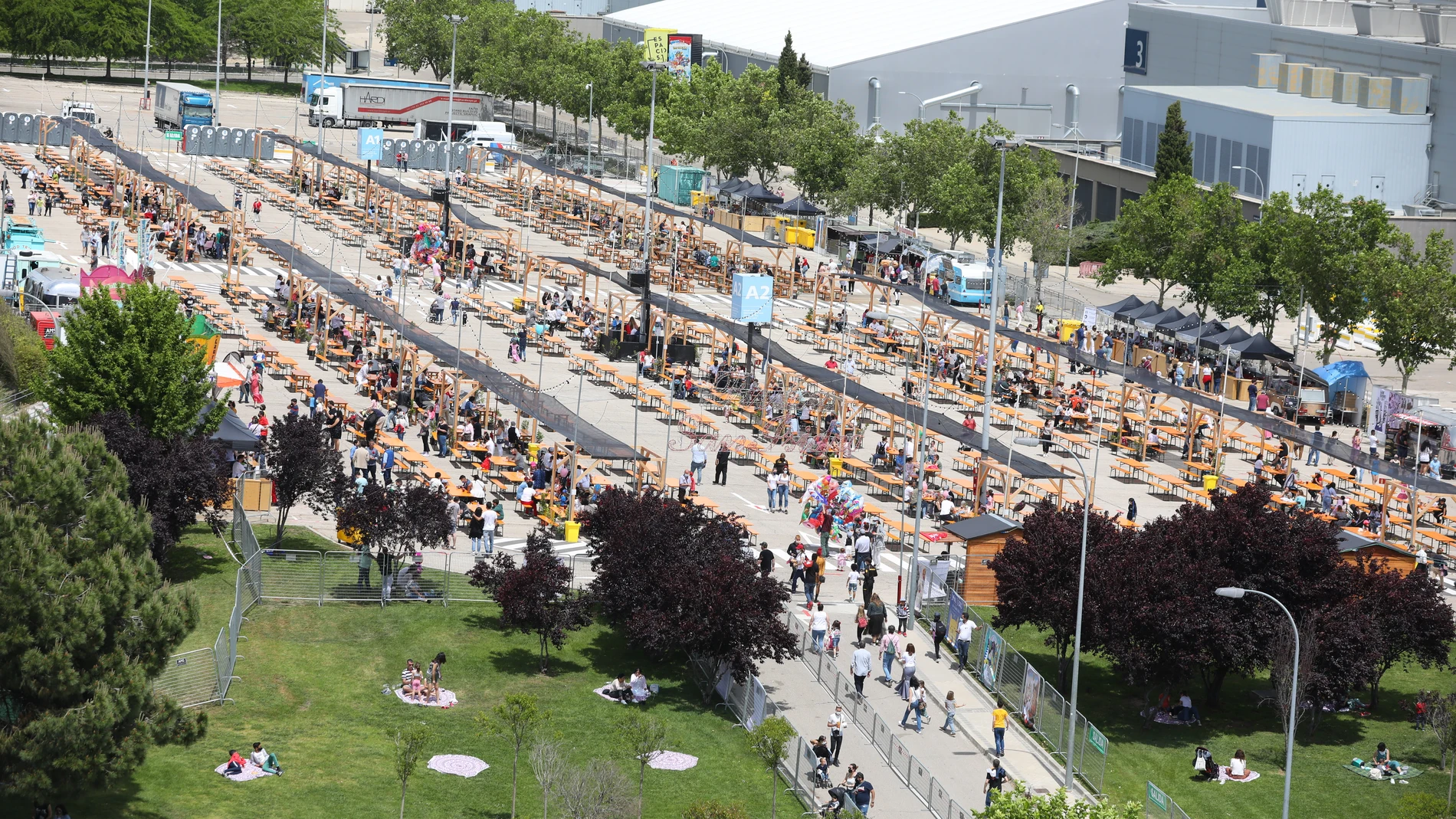 Ambiente en la verbena organizada en IFEMA con motivo de San Isidro