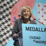 La exalcaldesa de Madrid Manuela Carmena interviene tras recibir una de las Medallas de Honor, Oro y Plata del Ayuntamiento
