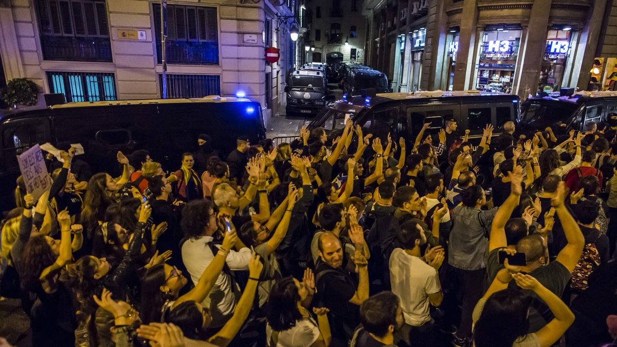 Policías nacionales denuncian que el Gobierno les vuelve a utilizar para ceder ante los separatistas catalanes