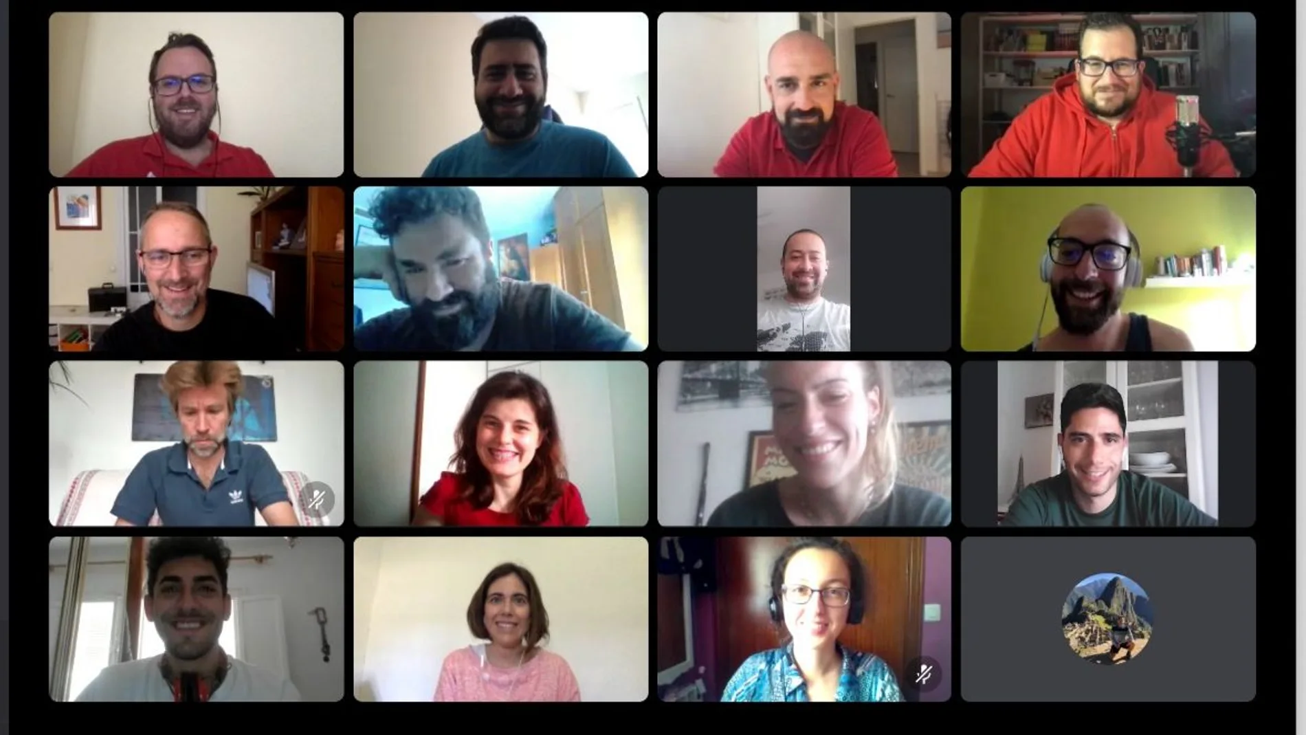 Imagen de una de las sesiones de la jornada final del Sevilla Startup Weekend 2021, en la que aparecen algunos de los organizadores, de los mentores y de los participantes