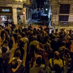 Protesta a las puertas de la Comisaría de Policía Nacional de la Vía Laietana de Barcelona