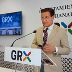El alcalde de Granada, Luis Salvador, hace unos días durante una rueda de prensa