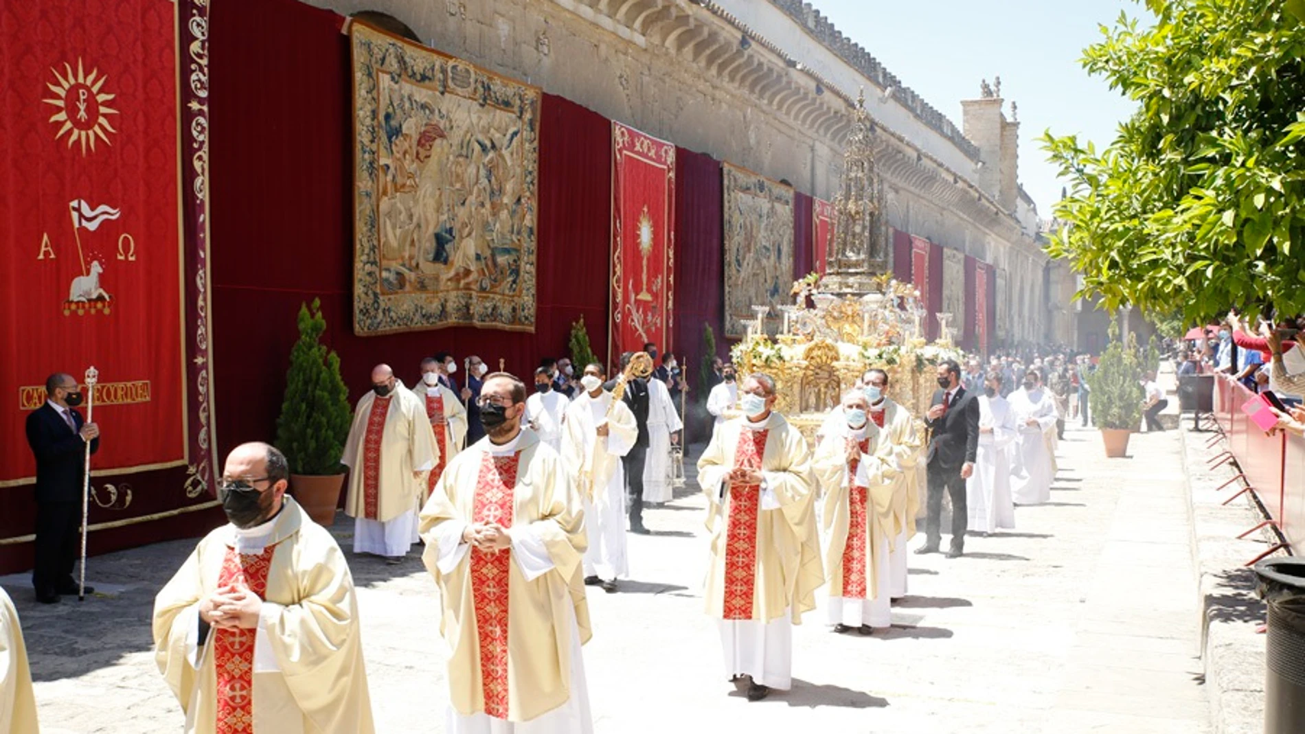 Procesión del Corpus del pasado año 2020 en el Patio de los Naranjos de la Mezquita-Catedral