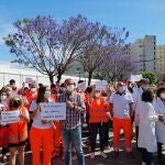 Sanitarios muestran en Alicante su "total enfado" por la centralización del CICU en Valencia: "Un minuto puede ser vital"