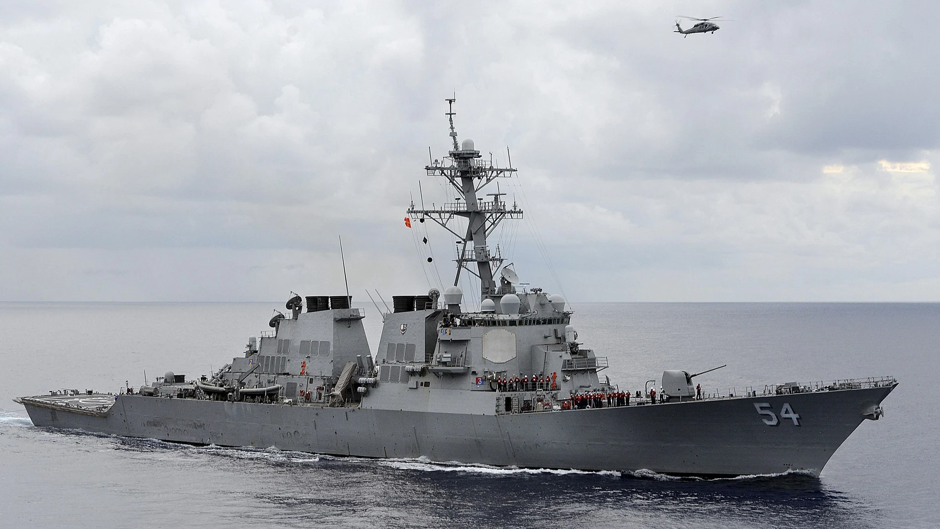 El destructor USS Curtis Wilbur cerca de Filipinas