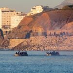 Imagen de archivo. Dos pateras abandonan la costa de Marruecos EFE/Brais Lorenzo