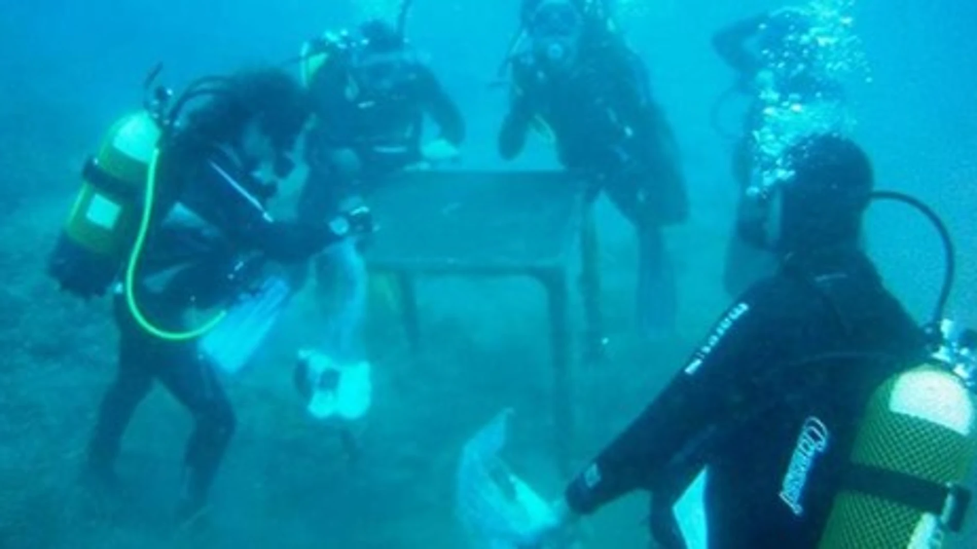 El Club de Buceo Mediterráneo Valencia lleva varios años realizando esta iniciativa de limpieza de fondos marinos. Foto: Facebook
