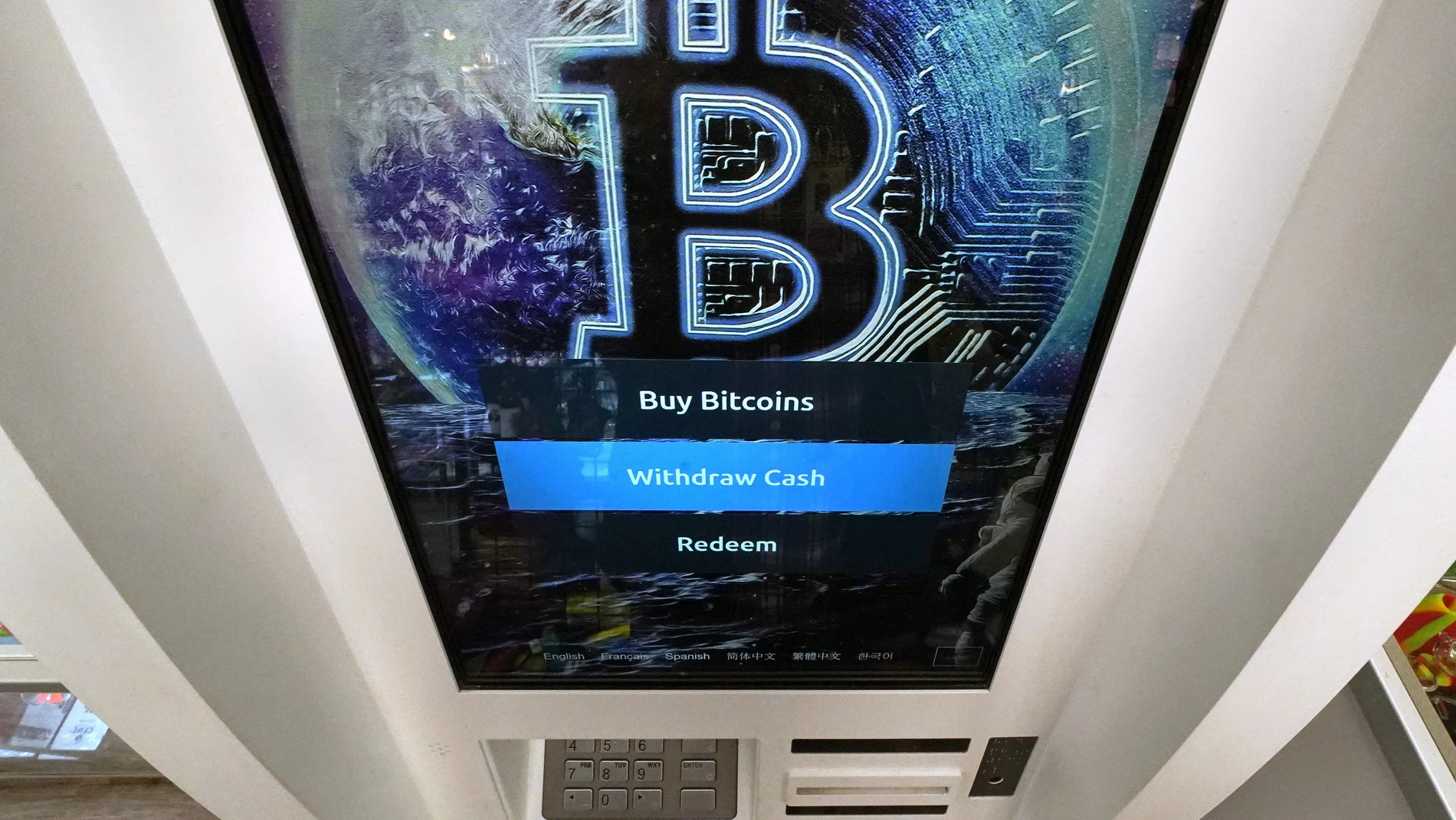 Logo del bitcoin en una pantalla