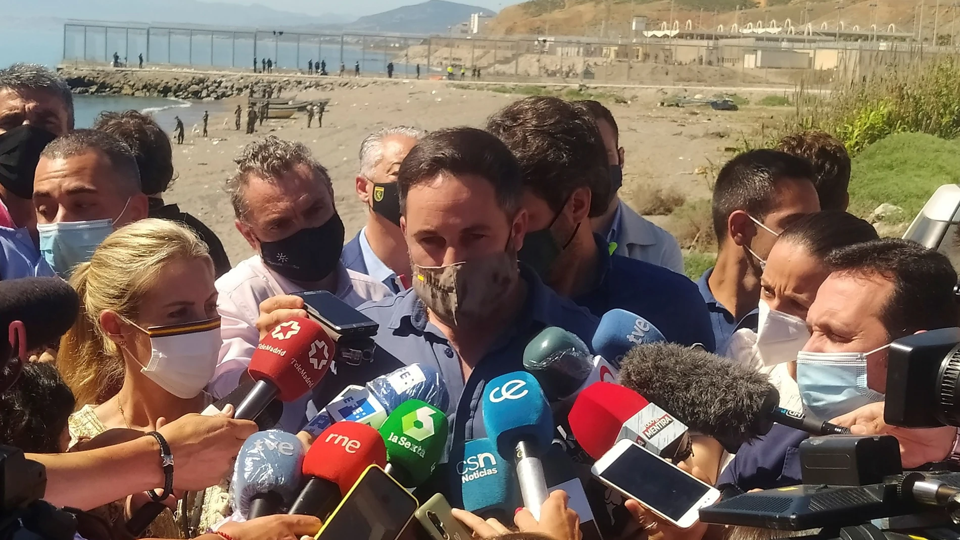 El líder de Vox, Santiago Abascal se dirige a los medios durante su visita a Ceuta
