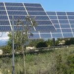 Un campo con placas solares, fotovoltaica, es decir, energía limpia