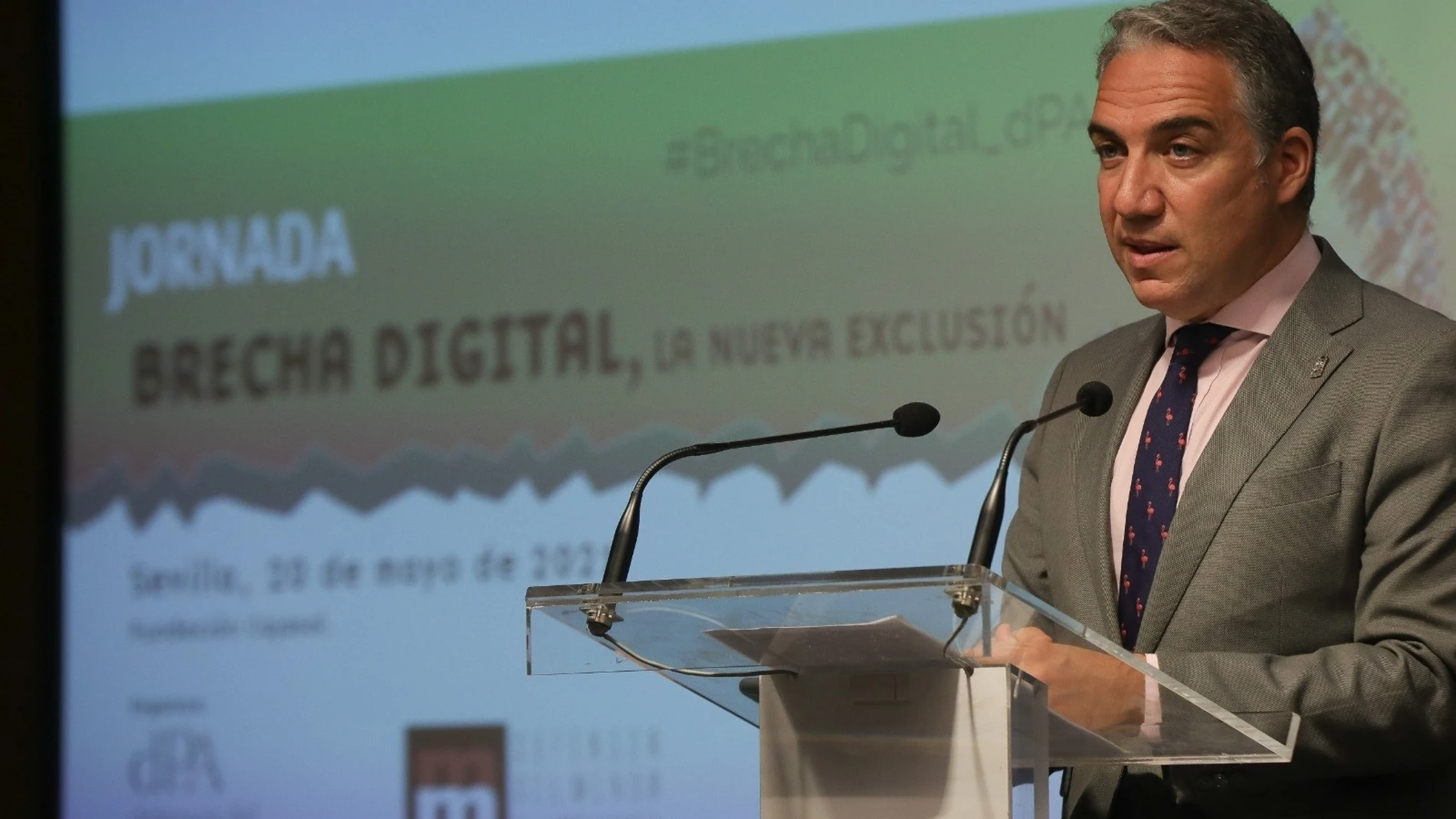 El consejero de la Presidencia, Administración Pública e Interior, Elías Bendodo, durante la intervención que ha ofrecido en la jornada 'Brecha digital. La nueva exclusión social'