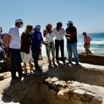 Del Pozo en los restos arqueológicos en Los Caños de Meca