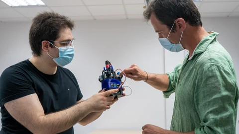 La Cátedra Isaac Peral-NAVANTIA impulsa la ciencia ciudadana, impresión 3D e inteligencia artificial para detectar microplásticos en el Puerto de Cartagena