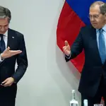 Los jefes de las diplomacias de EEUU y Rusia, Antony Blinken con Sergei Lavrov
