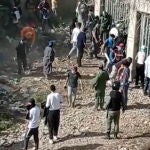Agentes marroquíes “contemplan” cómo los inmigrantes rompen los candado para entrar en Melilla