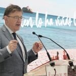 El presidente de la Generalitat Valenciana, Ximo Puig, interviene durante su visita al stand de la Comunidad Valenciana en Fitur