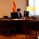 El ex presidente catalán Carles Puigdemont en su antiguo despacho del Palau de la Generalitat en Barcelona