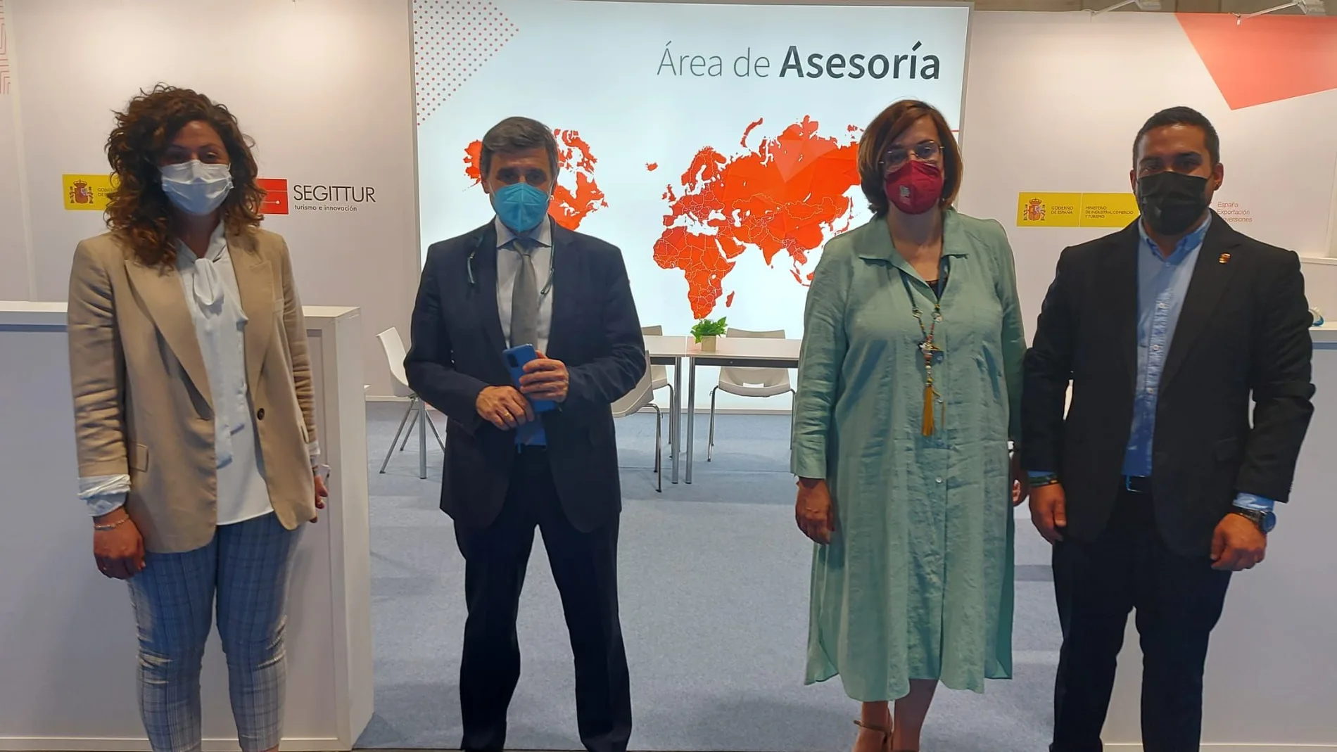 La presidenta de la Diputación de Palencia, Ángeles Armisén, tras reunirse con Enrique Marín, de Segittur, en Fitur